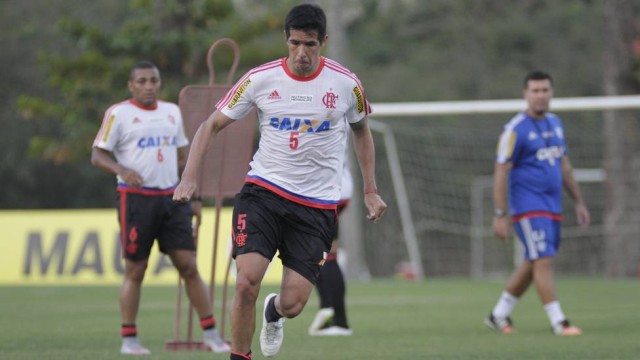 Cáceres não é relacionado para pegar o Vasco pela Copa do Brasil