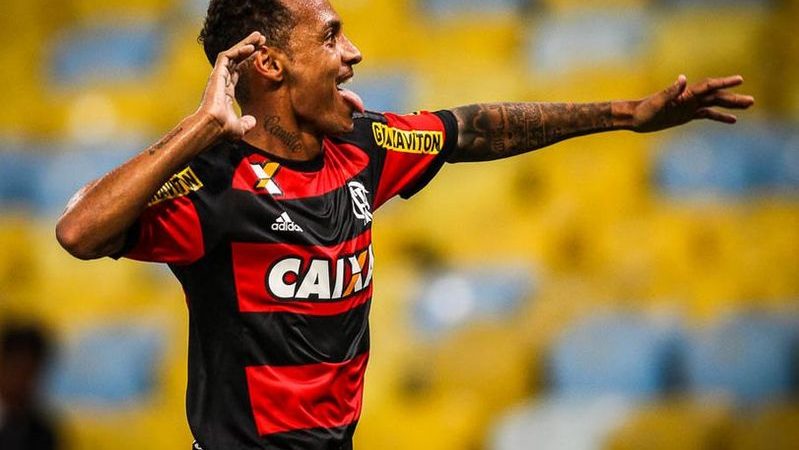 Diretoria do Flamengo conversa com o empresário de Alan Patrick por renovação