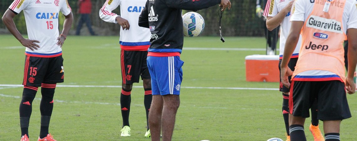 Com camisa 10 em campo, Flamengo está definido para encarar o Atlético-PR