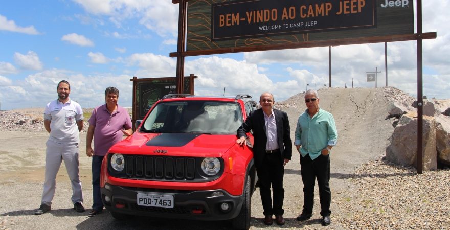 Presidente e vice de Futebol visitam a Jeep