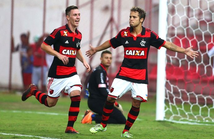 O que você acha? Flamengo quer promover Douglas Baggio aos profissionais