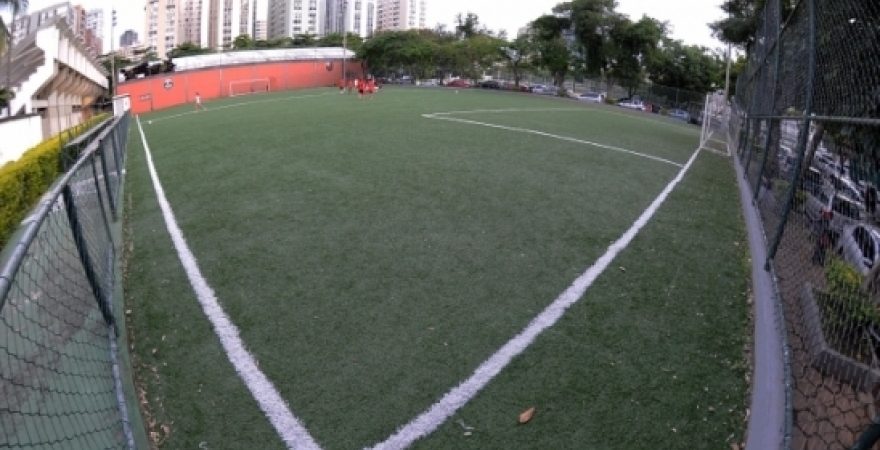 Escola de Esportes terá aulas de futebol para meninas