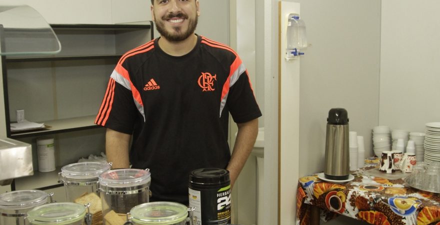 Estudante Diego Veras comemora Dia do Estagiário no Flamengo