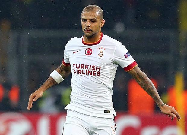 Depois de quase sair, Felipe Melo renova com o Galatasaray