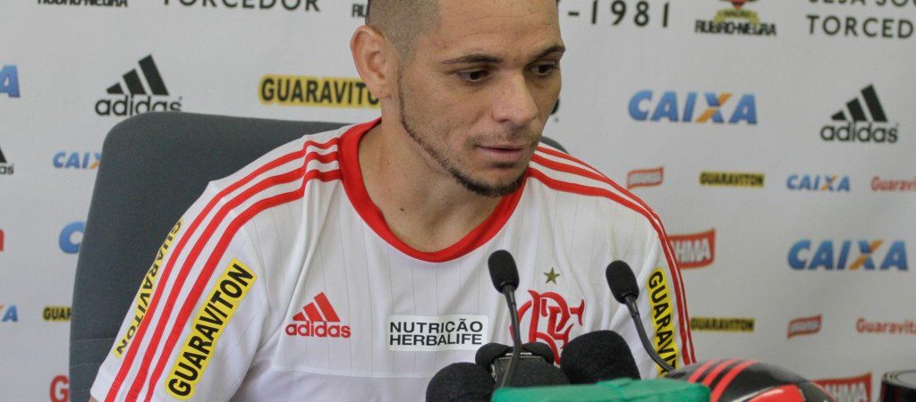 Vídeo: Flamengo tem acerto verbal com Juan e Pará deve renovar até 2017