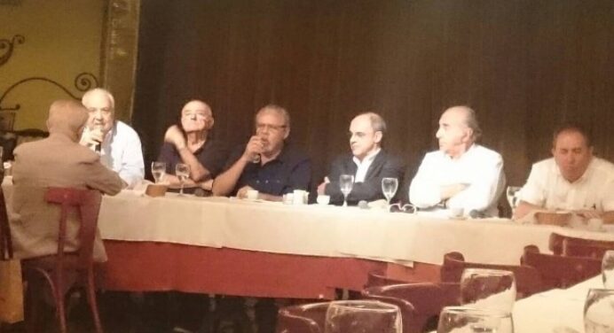 Correntes políticas do Flamengo se reúnem em debate para definir apoios para a eleição