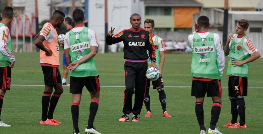 Flamengo faz treino técnico na manhã de quarta