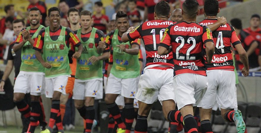 Flamengo domina vitória no Maracanã