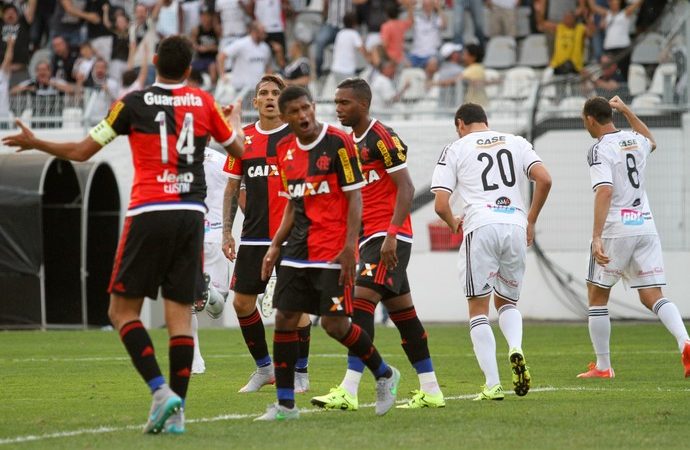 Rubro-negros lamentam novo gol de bola parada: “Está nos prejudicando”