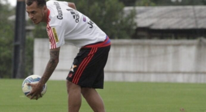Suspenso, Alan Patrick ficará no Rio torcendo pelos companheiros