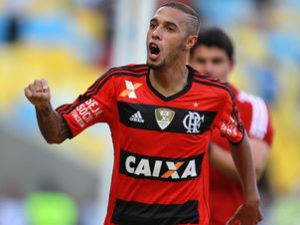 Paulinho-Flamengo-Cleber-Mendes-LANCEPress_LANIMA20140406_0093_24