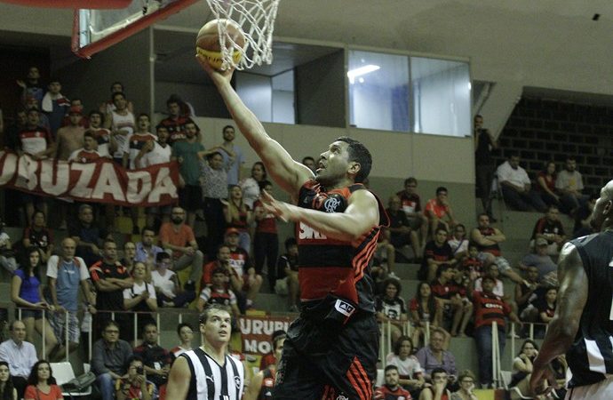 Técnico do Flamengo lamenta torneio com três times e valoriza o Botafogo