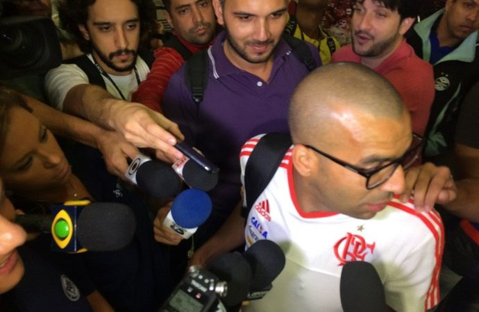 Sheik mira G-4 e evita polêmica com Flu: “Parte do passado”