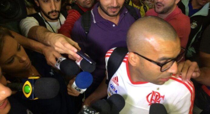 Sheik mira G-4 e evita polêmica com Flu: “Parte do passado”