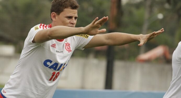 Jonas enaltece Oswaldo e elenco: ‘Temos um grupo qualificado’