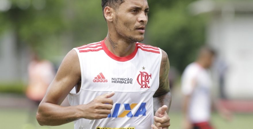 Rodrigo Caetano confirma renovações e dispensas