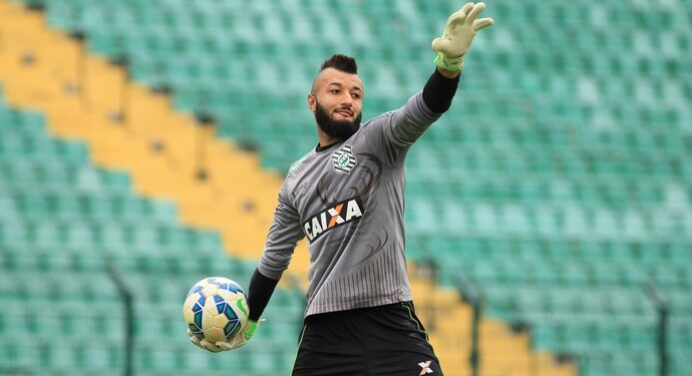 Renê Simões relembra Muralha no Figueirense e afirma: “É um excelente goleiro”