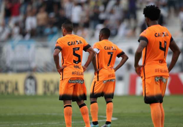 Corinthians terá seis jogadores pendurados contra o Flamengo