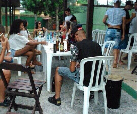 Veja foto em que jogadores do Flamengo aparecem em festa