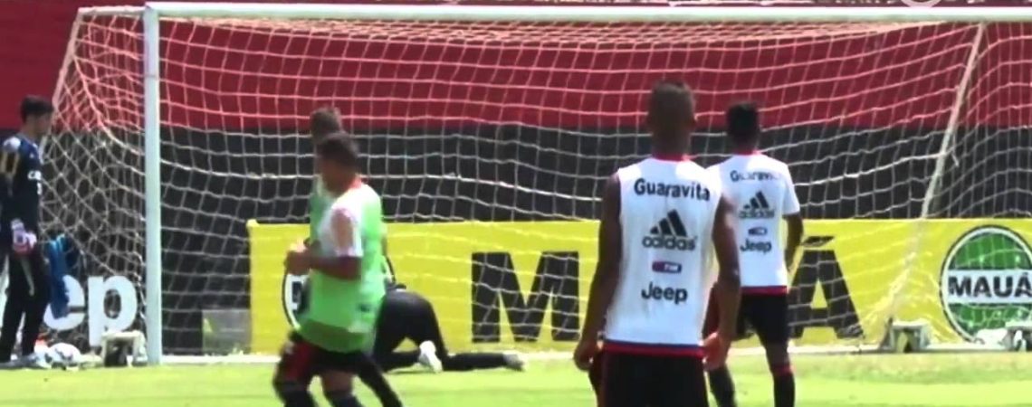 Vídeo: com dois gols e caneta, Almir é o destaque do treino do Flamengo