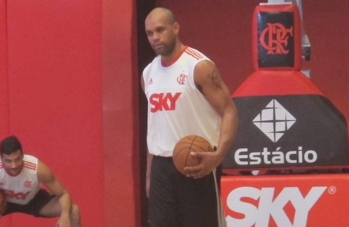 Flamengo recebe reforços para enfrentar o Magic