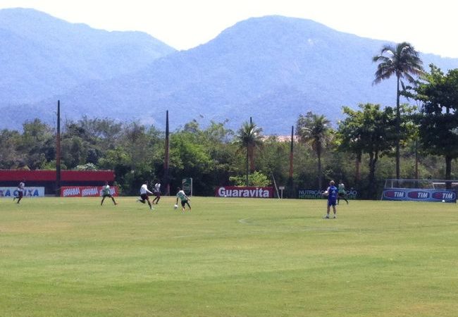 Oswaldo preserva time titular do Flamengo em treino: ‘Decisão da comissão’