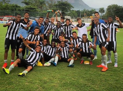 Botafogo vence o Flamengo, de virada, e está na final do Torneio OPG