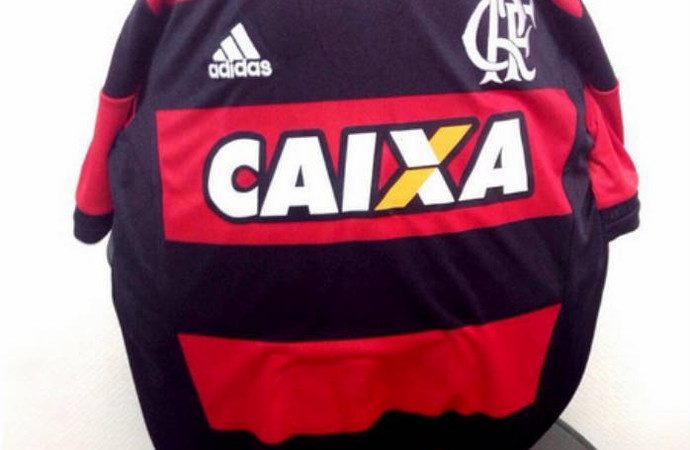 Matheus Santana ganha camisa de Sheik, do Flamengo: “Fenômeno”