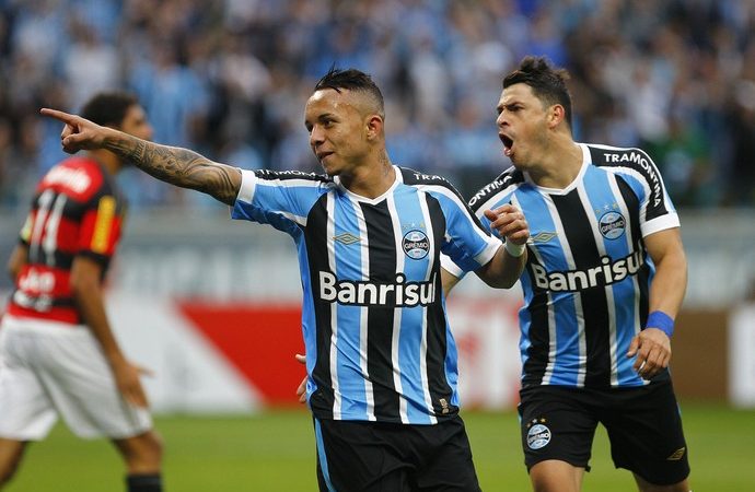 Grêmio vence o Flamengo e fica perto da Libertadores