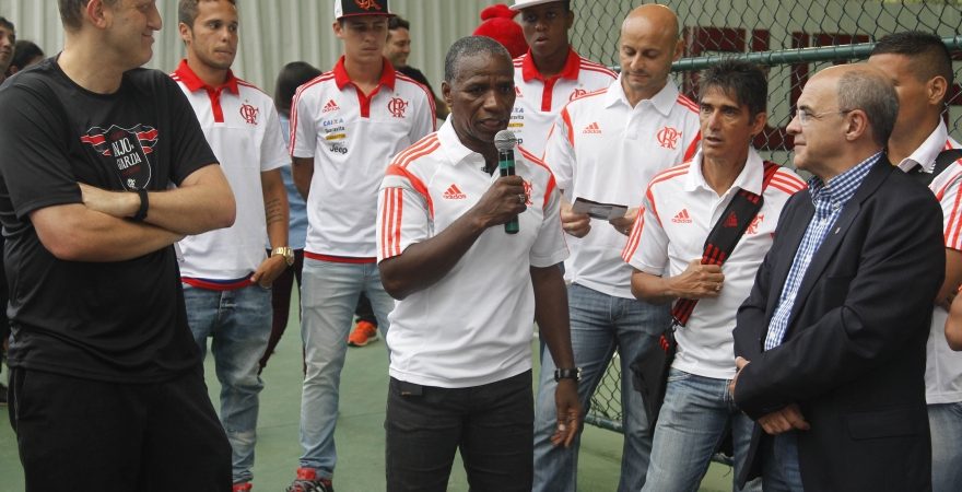 Mengão inaugura nova quadra de futsal