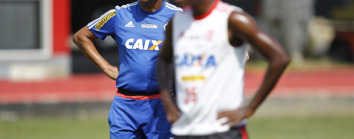 Com Jayme de Almeida no comando, Flamengo enfrenta o Atlético-PR