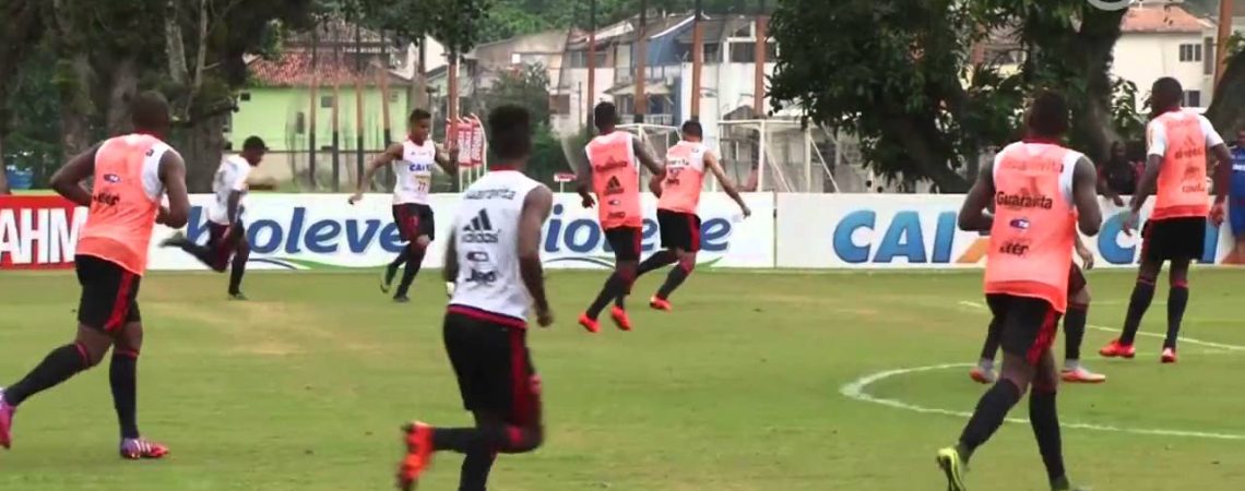 Vídeo: após boa jogada de ataque, titulares fazem belo gol em treino do Flamengo