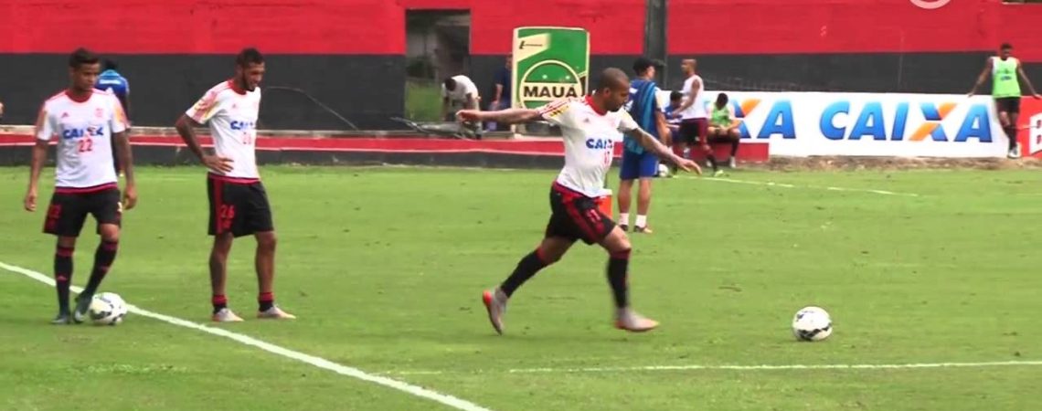 Vídeo: em treino desta manhã Sheik coloca curva absurda na bola e quase faz gol