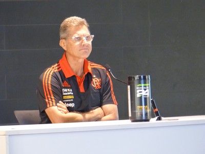Oswaldo festeja retorno de Ederson ao time do Flamengo