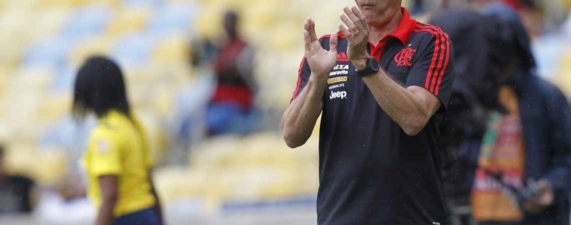Oswaldo de Oliveira ainda mantém foco em vaga na Libertadores