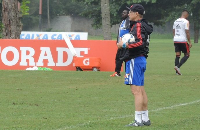 Flamengo faz treino empolgado e de pênaltis perdidos