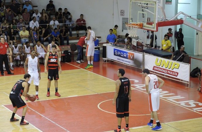 Paulistano bate o Flamengo e segue invicto no NBB 8