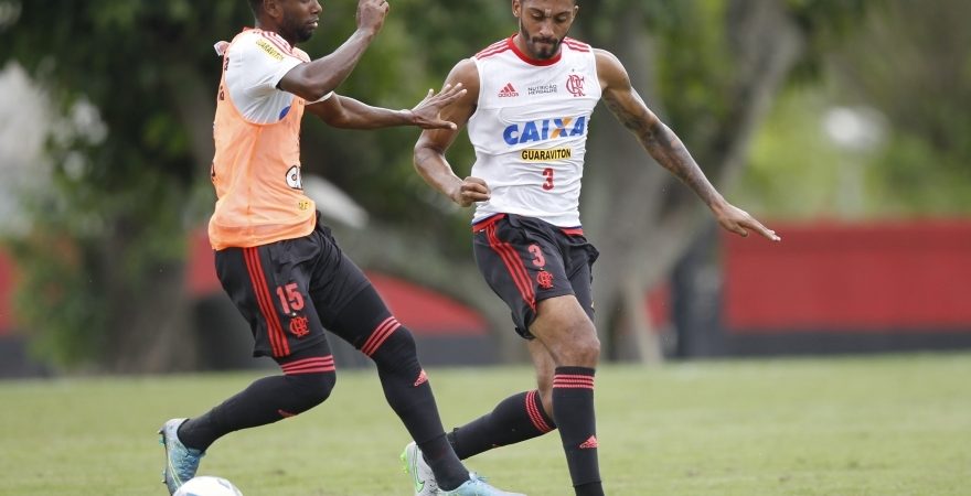 Oswaldo repete equipe titular do treino de quinta-feira