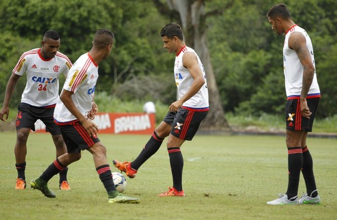 Jorge volta da seleção olímpica e treina no Flamengo; Sheik fica na academia