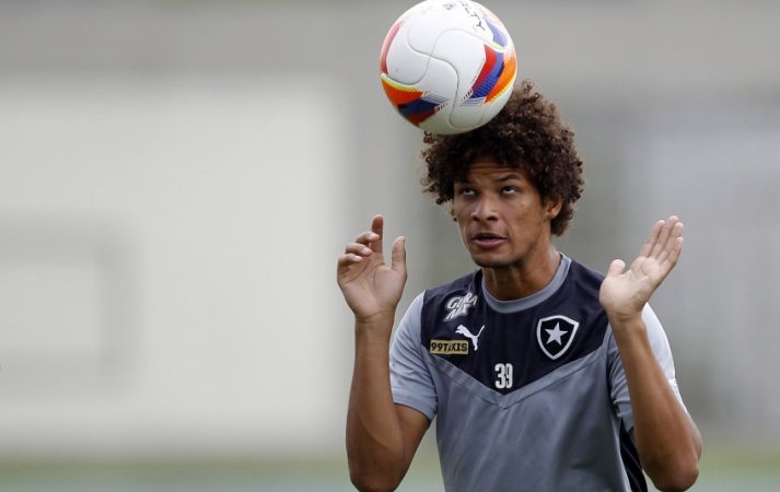 Números de Willian Arão justificam disputa entre Botafogo e Flamengo