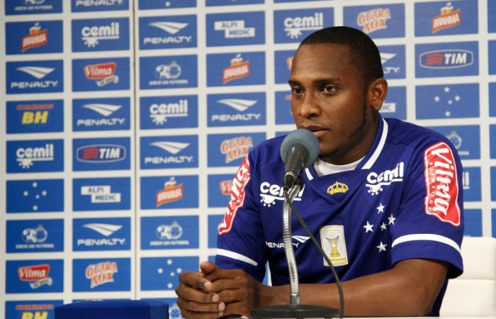 Willians admite sondagem do Flamengo, mas jogador foca trabalho no Cruzeiro