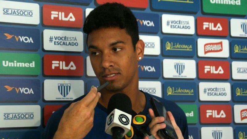 Fechado! Fla contrata zagueiro Antonio Carlos, ex-Avaí, por um ano