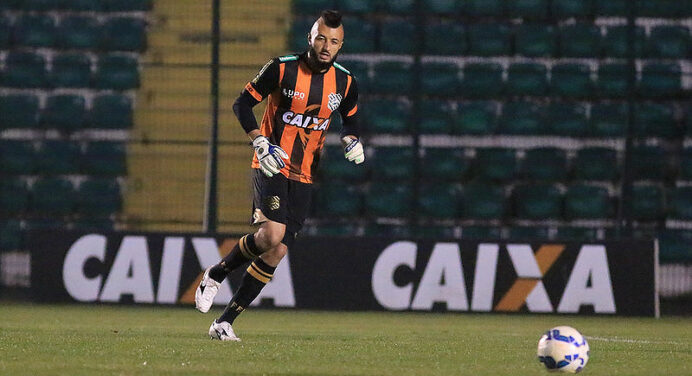 Alex Muralha discute acerto com o Flamengo