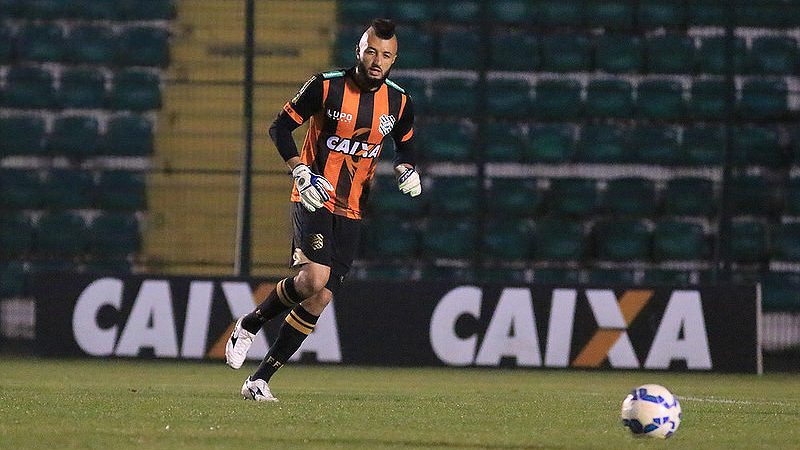 Alex Muralha discute acerto com o Flamengo