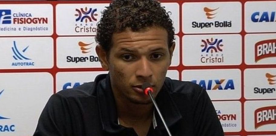 Willian Arão zoa o Botafogo em entrevista à Rádio Globo