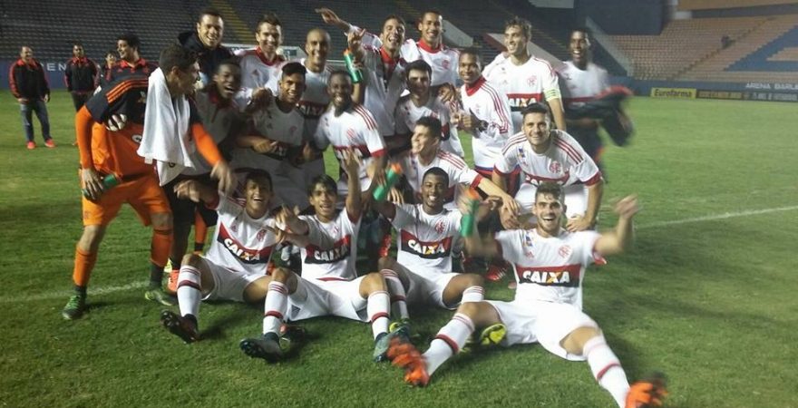 Flamengo vence o América-MG de virada e chega invicto à final da Copa SP