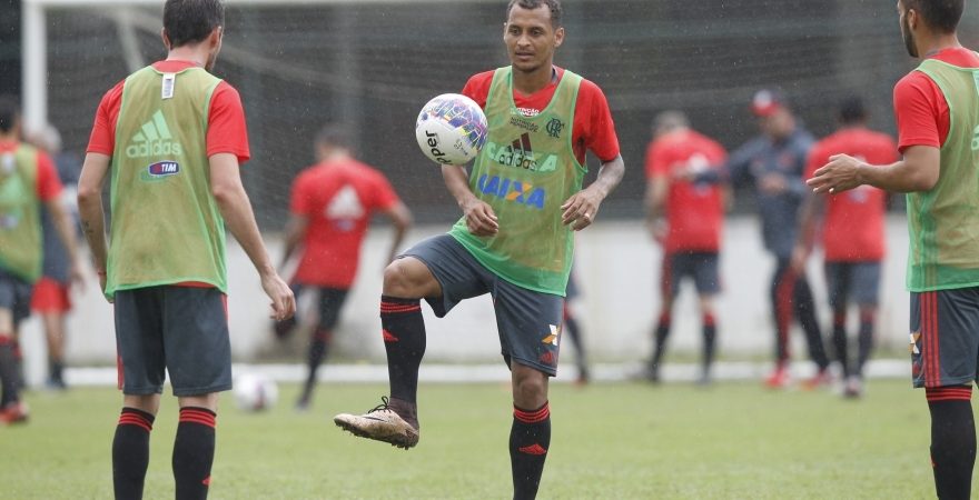 Alan Patrick vai aliviar ‘peso’ de Willian Arão na criação no meio campo do Fla