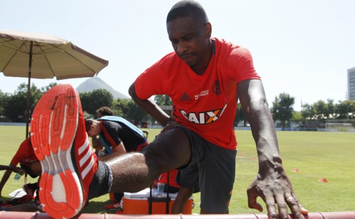 Flamengo lança nota de repúdio sobre a reportagem do Jornal Extra a respeito do zagueiro Juan