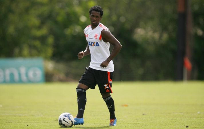 Luiz Antonio fica próximo do Sport
