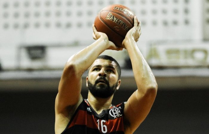 Perto da liderança, Flamengo recebe o Macaé na Gávea